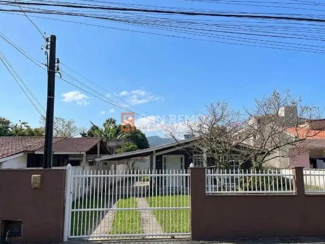 Casa / Sobrado para Locação em Florianópolis/SC Campeche 3 Quartos