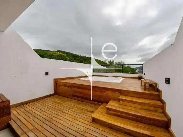 Casa / Sobrado para Locação em Florianópolis/SC Campeche 3 Quartos