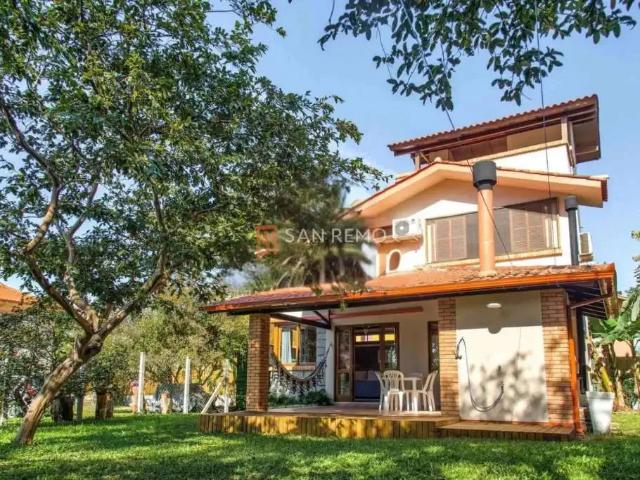 Casa / Sobrado para Locação em Florianópolis/SC Campeche 3 Quartos
