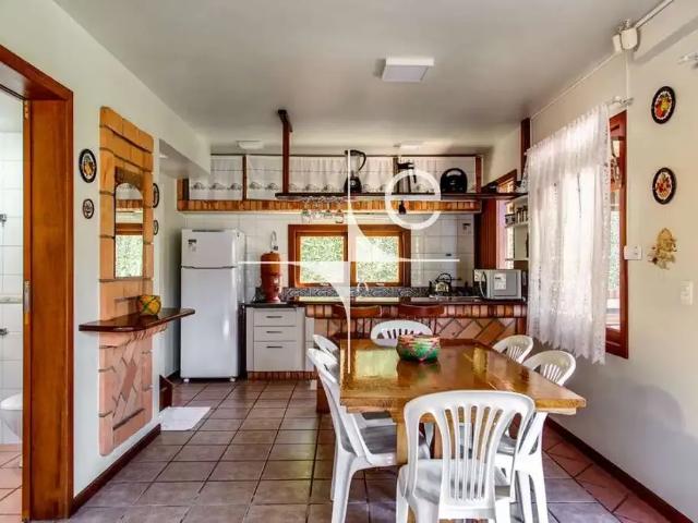 Casa / Sobrado para Locação em Florianópolis/SC Campeche 3 Quartos