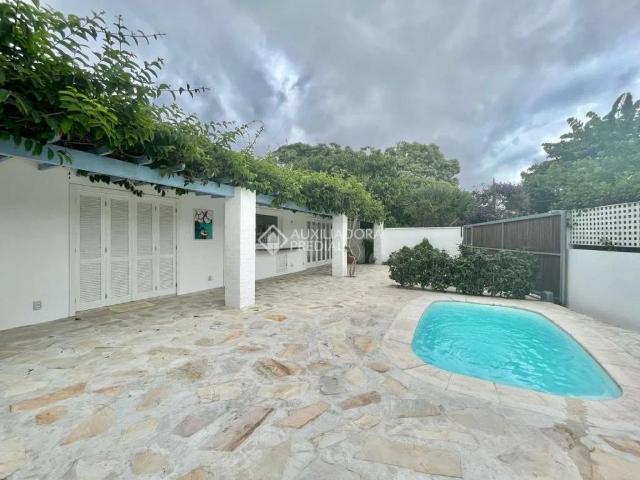 Casa / Sobrado para Locação em Florianópolis/SC Campeche 3 Quartos