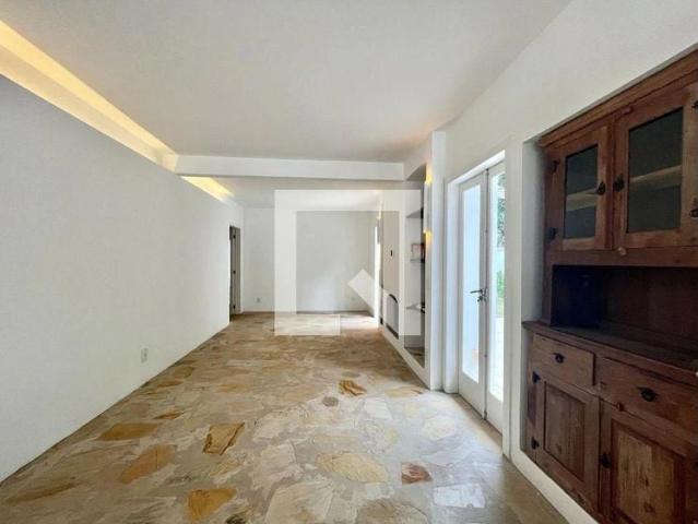 Casa / Sobrado para Locação em Florianópolis/SC Campeche 3 Quartos