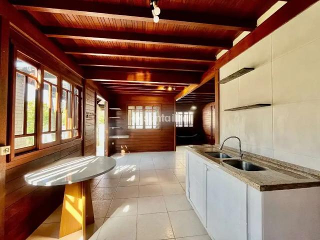 Casa / Sobrado para Locação em Florianópolis/SC Campeche 3 Quartos