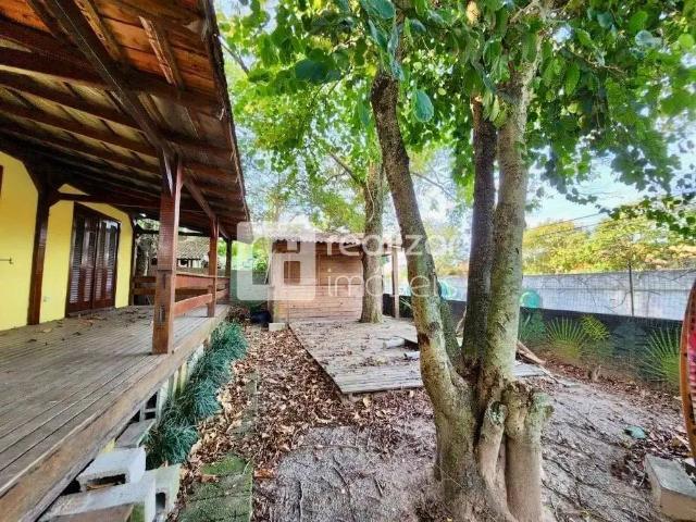 Casa / Sobrado para Locação em Florianópolis/SC Campeche 4 Quartos