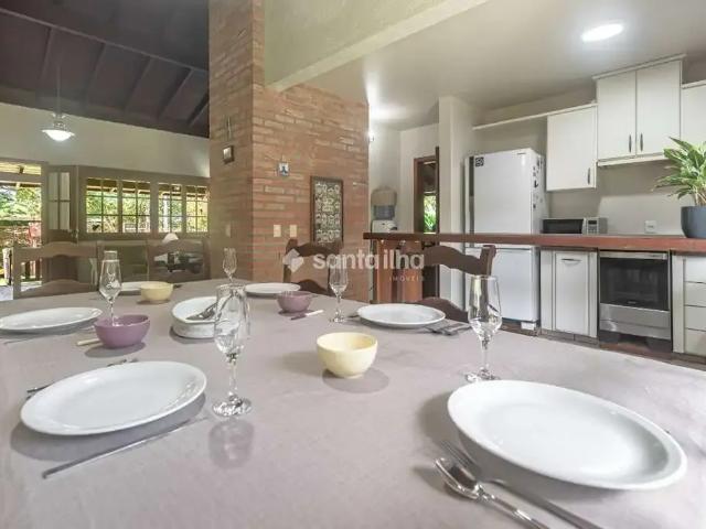 Casa / Sobrado para Locação em Florianópolis/SC Campeche 4 Quartos