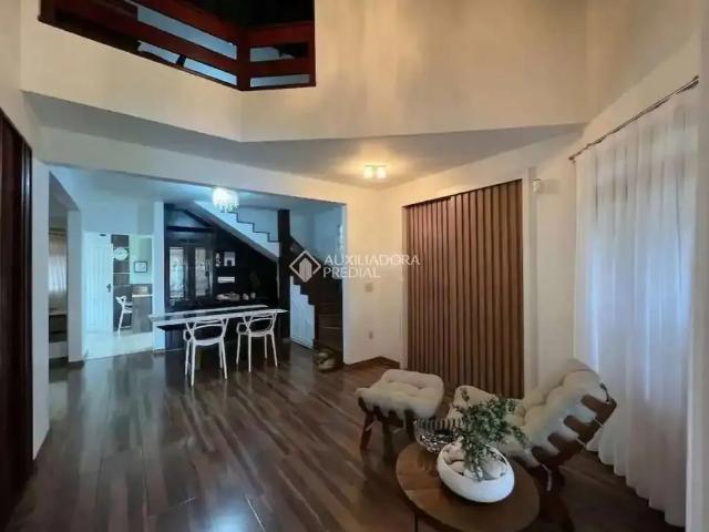 Casa / Sobrado para Locação em Florianópolis/SC Campeche 5 Quartos