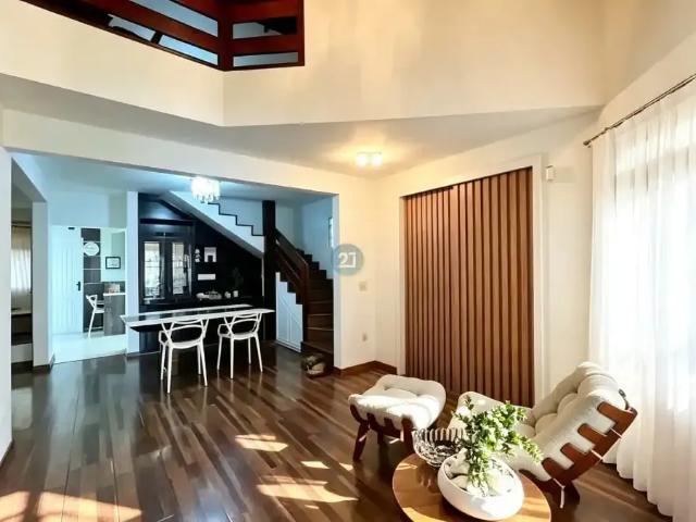 Casa / Sobrado para Locação em Florianópolis/SC Campeche 5 Quartos