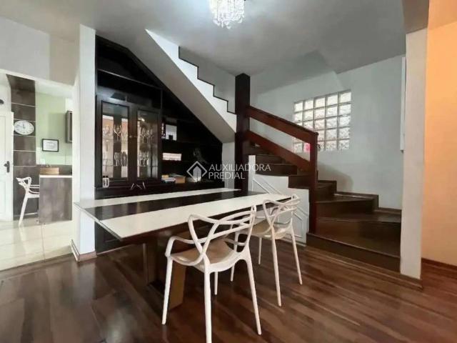Casa / Sobrado para Locação em Florianópolis/SC Campeche 5 Quartos