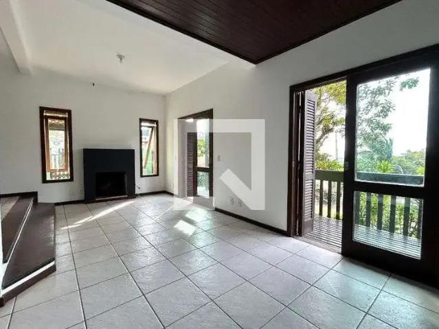 Casa / Sobrado para Locação em Florianópolis/SC Canto da Lagoa 5 Quartos