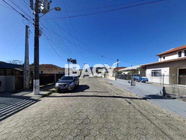 Casa / Sobrado para Locação em Florianópolis/SC Carianos 3 Quartos