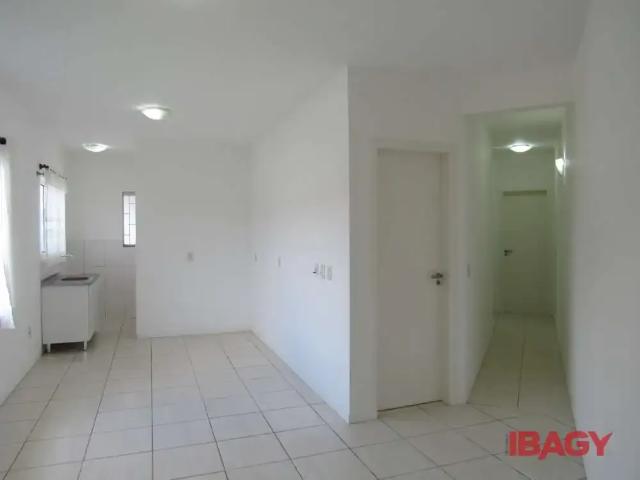 Casa / Sobrado para Locação em Florianópolis/SC Carianos 2 Quartos