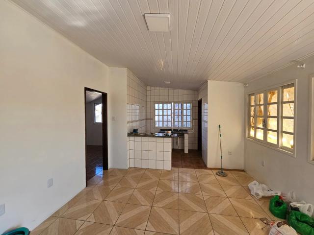 Casa / Sobrado para Locação em Florianópolis/SC Carianos 2 Quartos