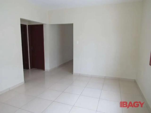 Casa / Sobrado para Locação em Florianópolis/SC Carianos 2 Quartos