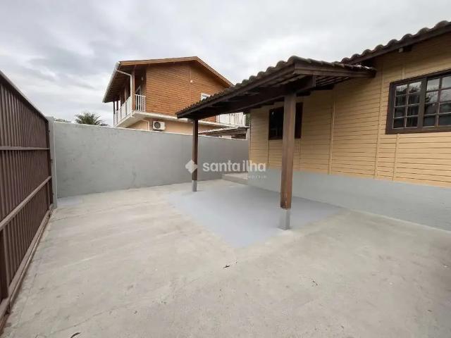 Casa / Sobrado para Locação em Florianópolis/SC Carianos 3 Quartos