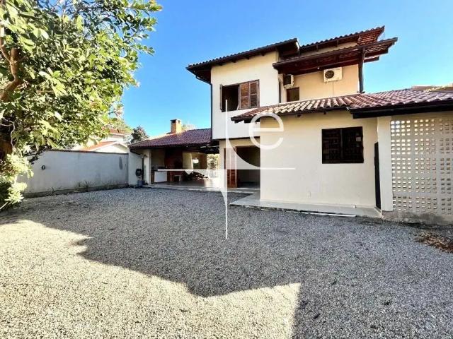 Casa / Sobrado para Locação em Florianópolis/SC Carianos 3 Quartos