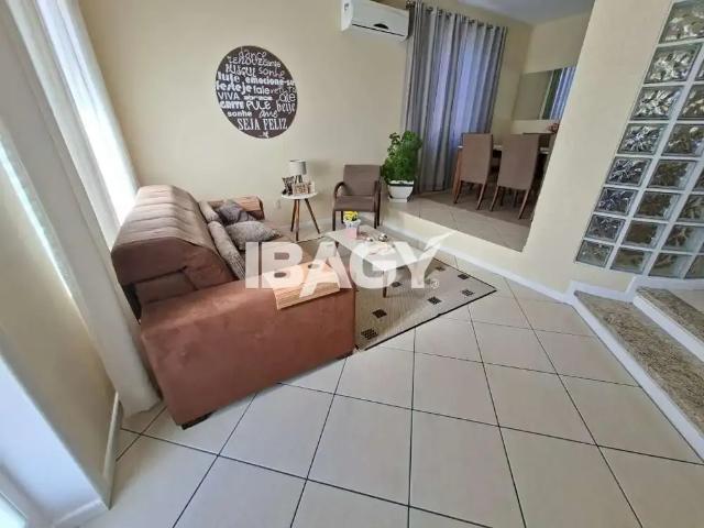 Casa / Sobrado para Locação em Florianópolis/SC Carianos 3 Quartos