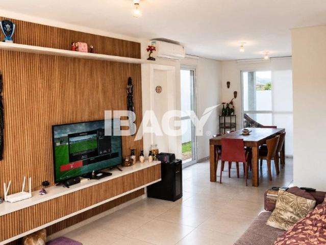 Casa / Sobrado para Locação em Florianópolis/SC Carianos 3 Quartos