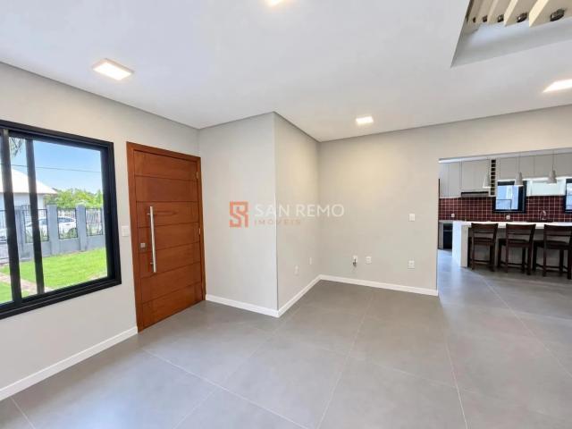 Casa / Sobrado para Locação em Florianópolis/SC Carianos 3 Quartos