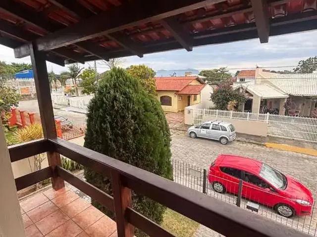 Casa / Sobrado para Locação em Florianópolis/SC Carianos 3 Quartos
