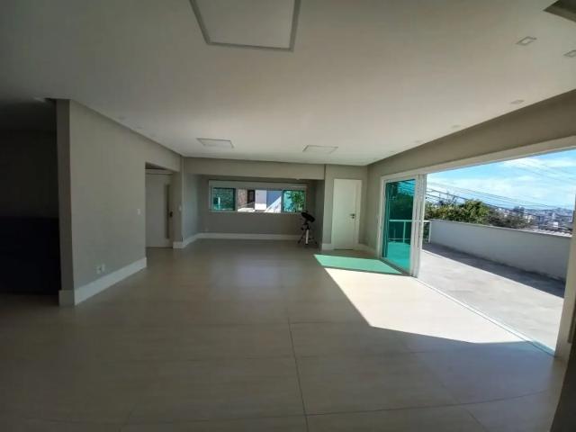 Casa / Sobrado para Locação em Florianópolis/SC Centro 4 Quartos