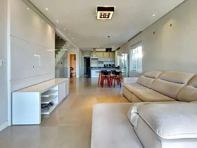 Casa / Sobrado para Locação em Florianópolis/SC Centro 4 Quartos