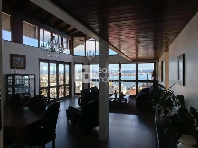 Casa / Sobrado para Locação em Florianópolis/SC Centro 4 Quartos