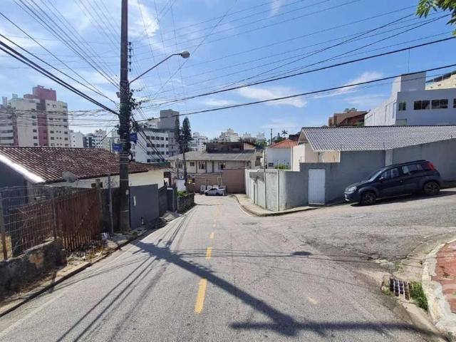 Casa / Sobrado para Locação em Florianópolis/SC Centro 1 Quartos