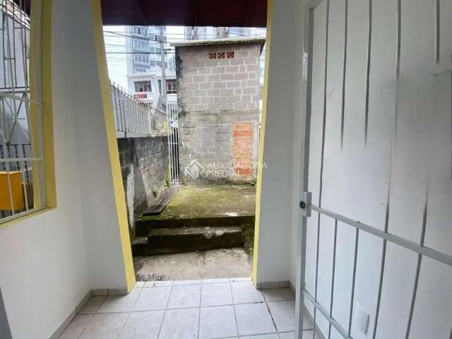 Casa / Sobrado para Locação em Florianópolis/SC Centro 2 Quartos