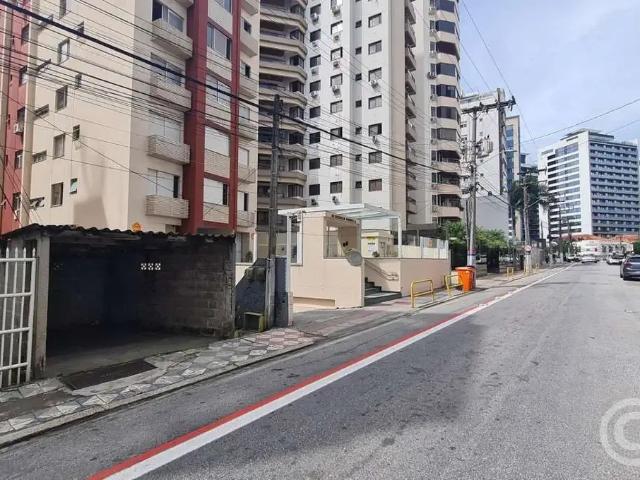 Casa / Sobrado para Locação em Florianópolis/SC Centro 2 Quartos