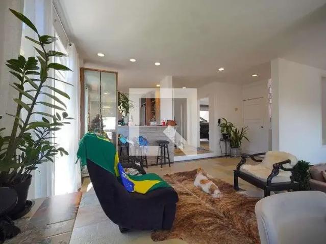 Casa / Sobrado para Locação em Florianópolis/SC Centro 3 Quartos
