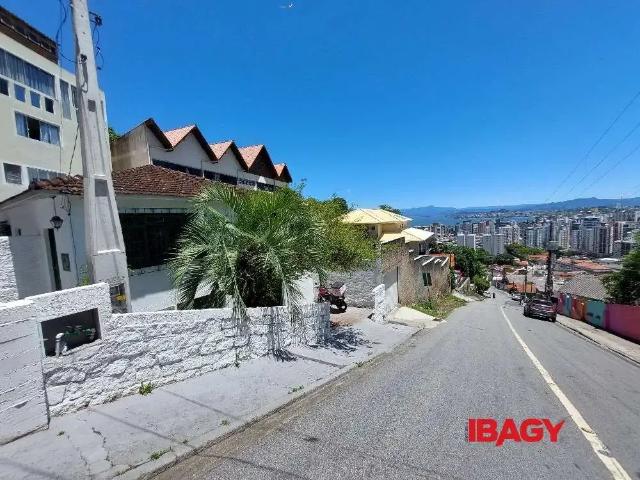 Casa / Sobrado para Locação em Florianópolis/SC Centro 3 Quartos