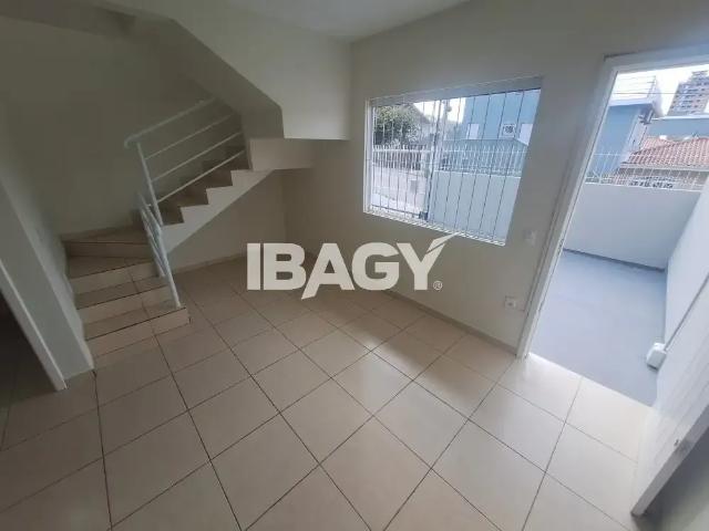 Casa / Sobrado para Locação em Florianópolis/SC Coloninha 3 Quartos