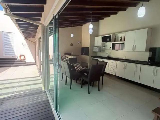 Casa / Sobrado para Locação em Florianópolis/SC Costeira do Pirajubaé 4 Quartos