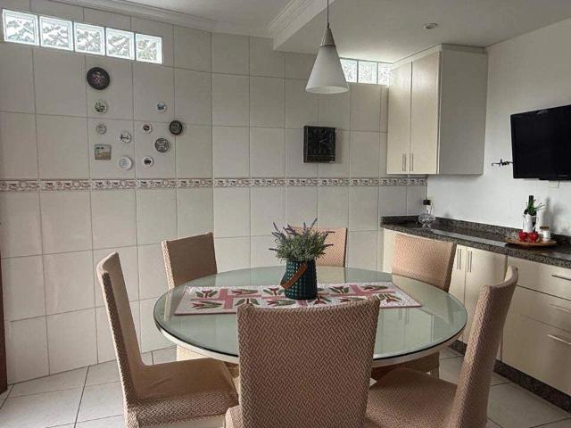 Casa / Sobrado para Locação em Florianópolis/SC Costeira do Pirajubaé 3 Quartos