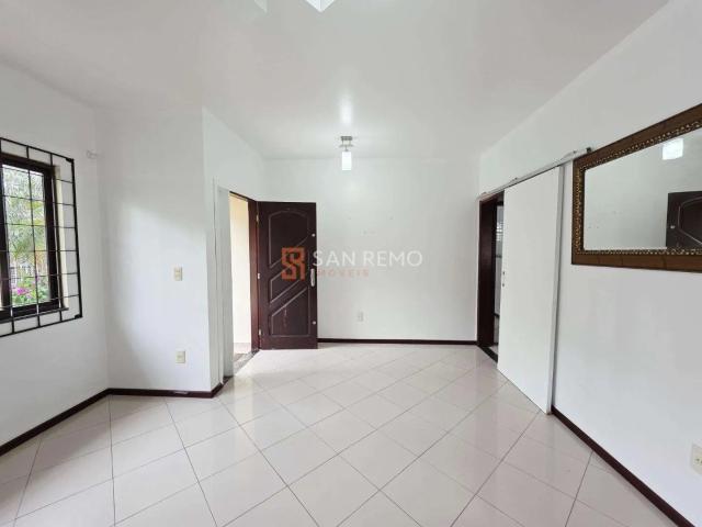 Casa / Sobrado para Locação em Florianópolis/SC Coqueiros 4 Quartos