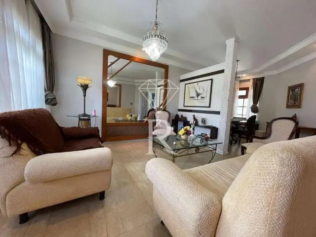 Casa / Sobrado para Locação em Florianópolis/SC Córrego Grande 5 Quartos
