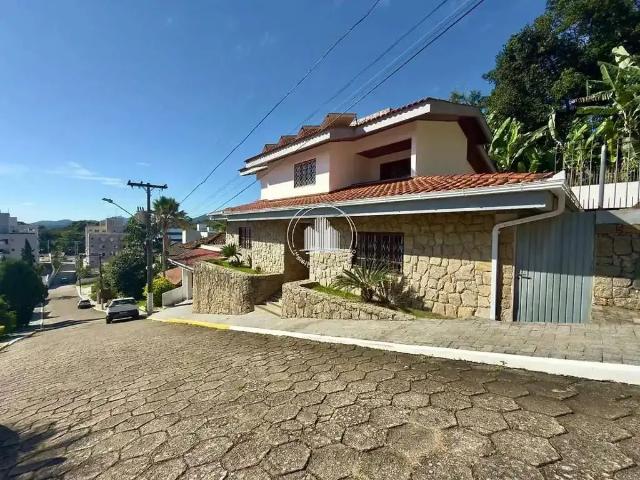 Casa / Sobrado para Locação em Florianópolis/SC Córrego Grande 5 Quartos