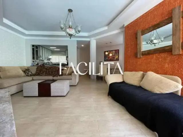 Casa / Sobrado para Locação em Florianópolis/SC Córrego Grande 5 Quartos