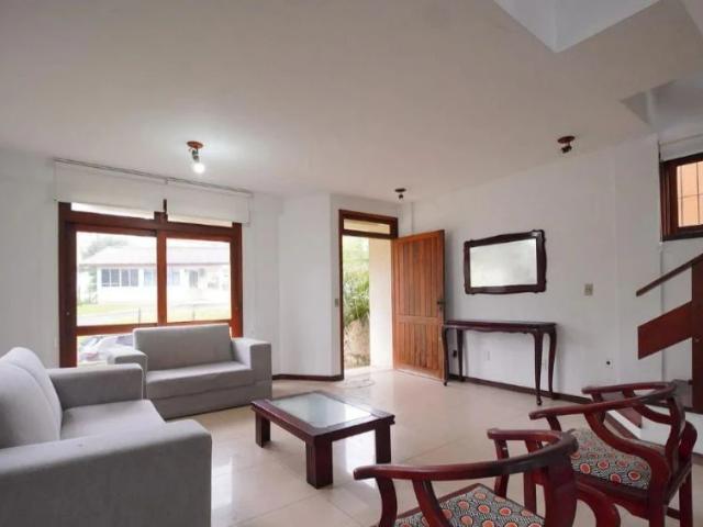 Casa / Sobrado para Locação em Florianópolis/SC Itacorubi 4 Quartos