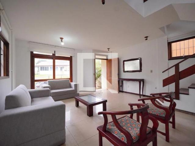 Casa / Sobrado para Locação em Florianópolis/SC Itacorubi 4 Quartos