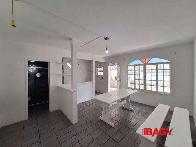 Casa / Sobrado para Locação em Florianópolis/SC Ingleses do Rio Vermelho 2 Quartos