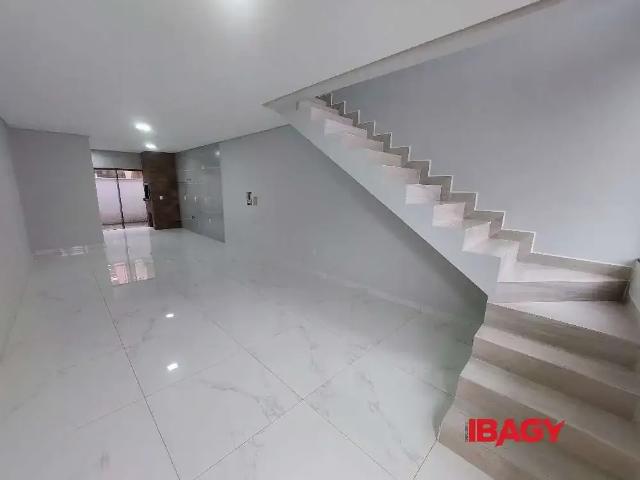 Casa / Sobrado para Locação em Florianópolis/SC Ingleses do Rio Vermelho 2 Quartos