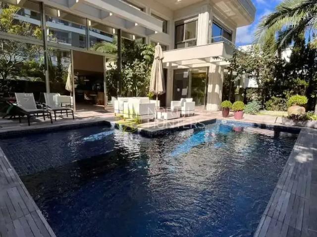 Casa / Sobrado para Locação em Florianópolis/SC Jurerê Internacional 3 Quartos