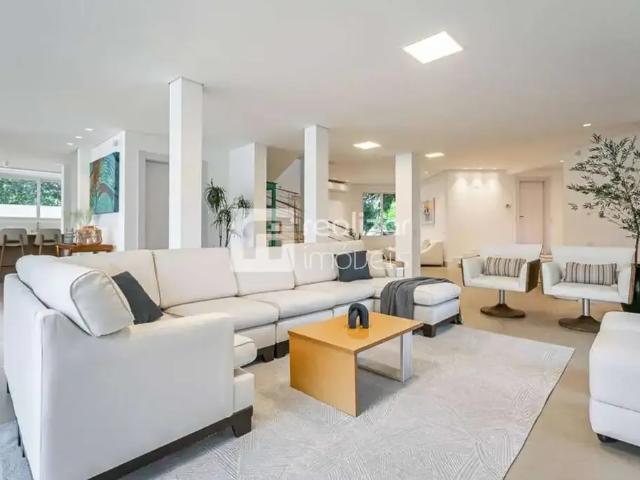 Casa / Sobrado para Locação em Florianópolis/SC Jurerê Internacional 5 Quartos