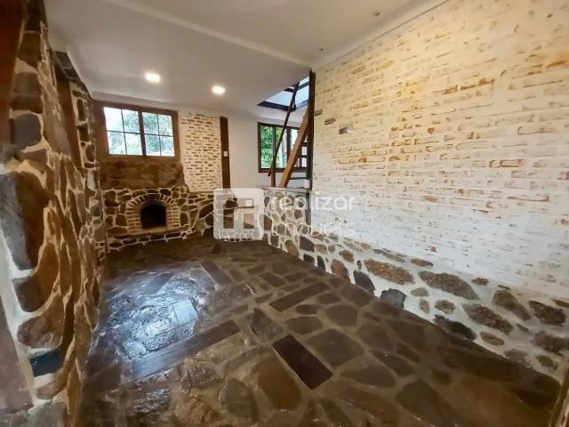 Casa / Sobrado para Locação em Florianópolis/SC Lagoa da Conceição 4 Quartos