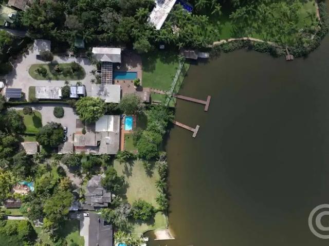 Casa / Sobrado para Locação em Florianópolis/SC Lagoa da Conceição 4 Quartos