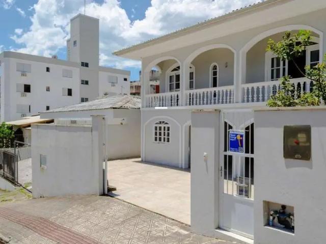 Casa / Sobrado para Locação em Florianópolis/SC Pantanal 4 Quartos