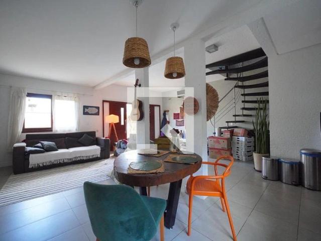 Casa / Sobrado para Locação em Florianópolis/SC Porto da Lagoa 3 Quartos