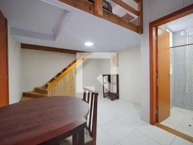 Casa / Sobrado para Locação em Florianópolis/SC Rio Tavares 1 Quartos