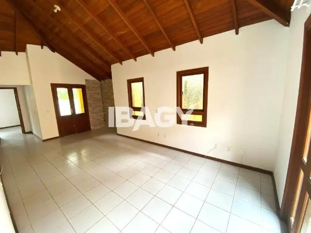Casa / Sobrado para Locação em Florianópolis/SC Rio Tavares 2 Quartos
